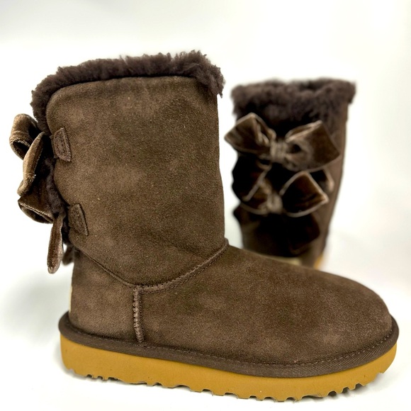 UGG Bailey Bow Velvet Girl Ribbon Boot Brown, size